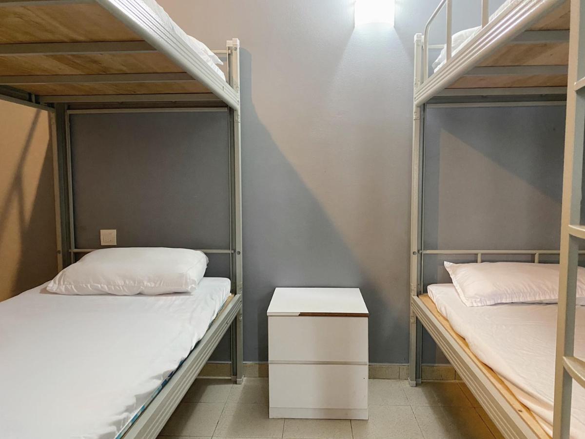 Standard 6-Bed Room