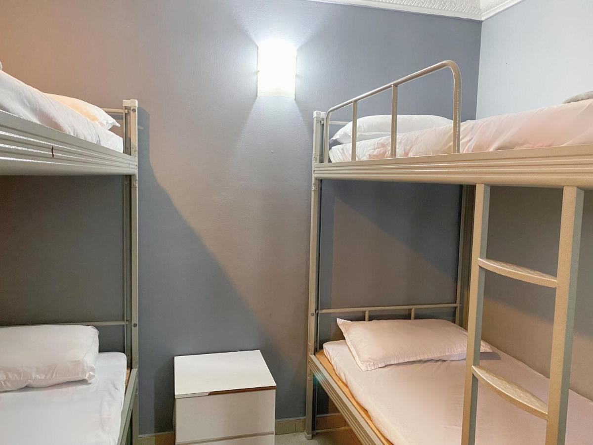 Standard 6-Bed Room